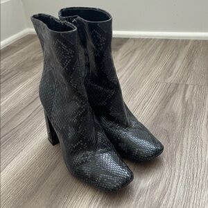 Black/blue Snakeskin Ankle Boots